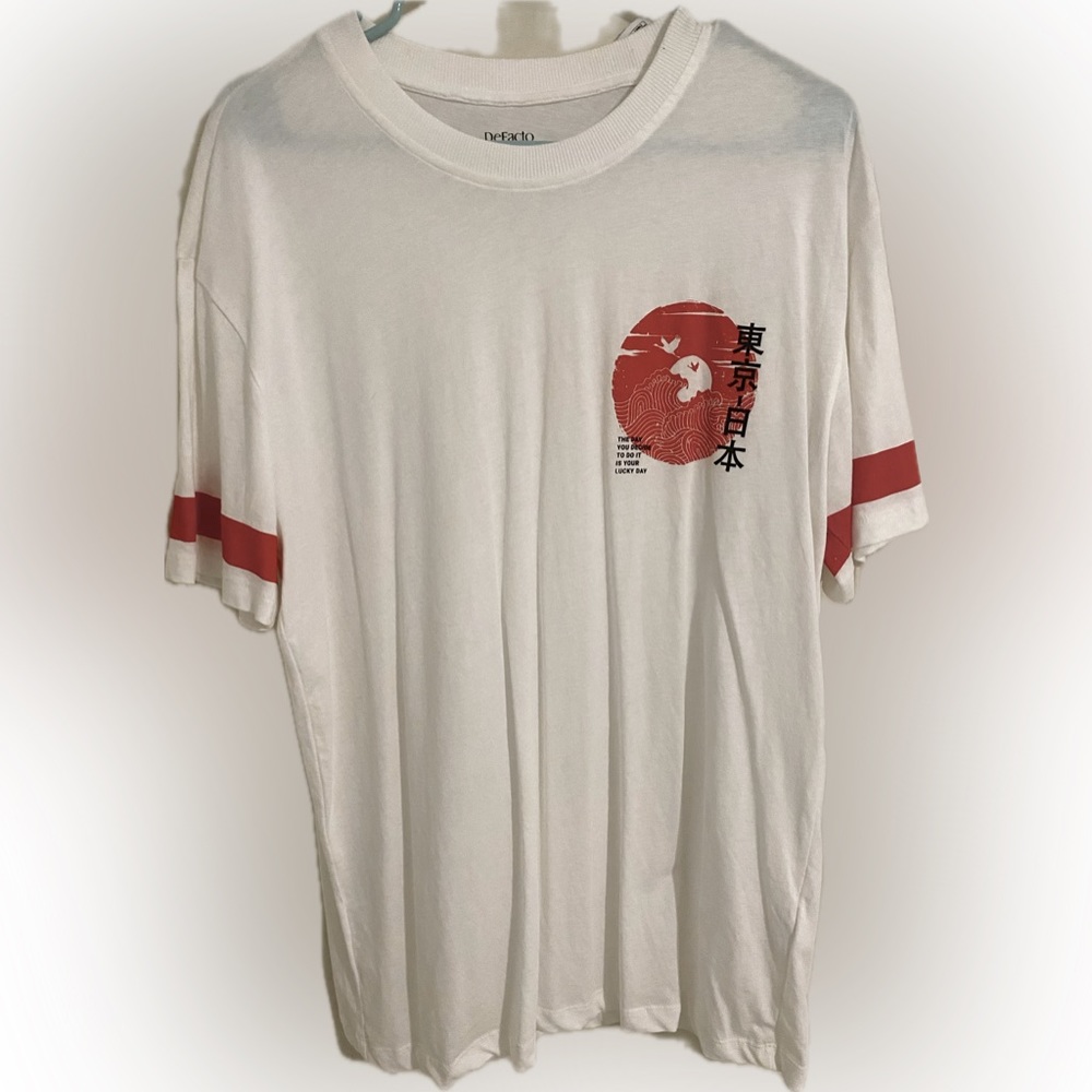 Asian Graphic T-shirt (S)